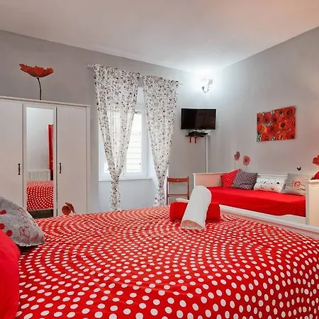 Bed And Colors Rome